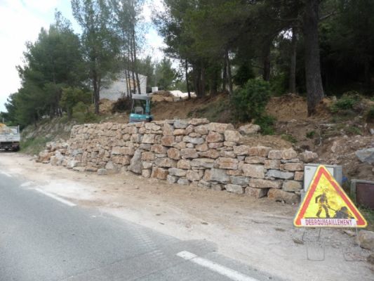 création d' un enrochement sur le Coudon à LA VALETTE DU VAR